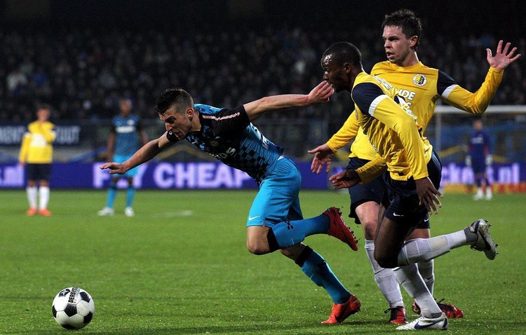 而她所在社 而她所在社